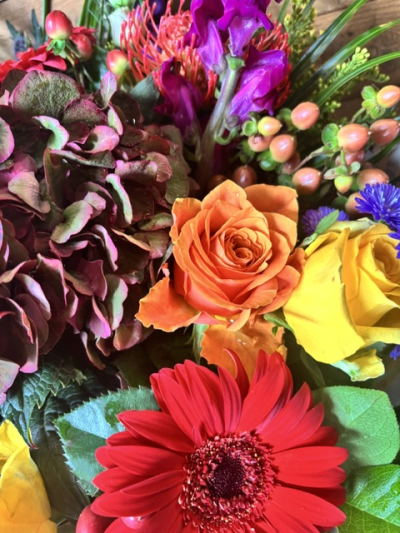 Designers Choice Autumnal Theme - This will be a beautiful bouquet created by one of our talented florists and include a mix of fresh Autumnal theme flowers with a variety of foliage and presented in one of our boxes with food and water for longer lasting stems. If you would like to request specific flowers or colours to be included, please use the request box within the order form. We will do our best to fulfill this but depends on availability. If you would like to spend a different amount to stated, please amend the payment box as you wish.

*Photo shown is for illustration purposes and exact flowers used may vary*