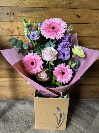 Pastel Front Facing Bouquet - A lovely mix of pastel colours in a front facing style.
Exact flowers used may vary depending on availability.