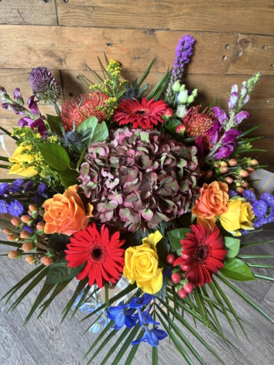 Luxury Autumnal Bouquet - This bouquet comes with a variety of autumnal toned flowers and a wonderful mix of greenery. Flowers may vary according to availability. This bouquet comes in a large presentation box with food and water for longer lasting stems.